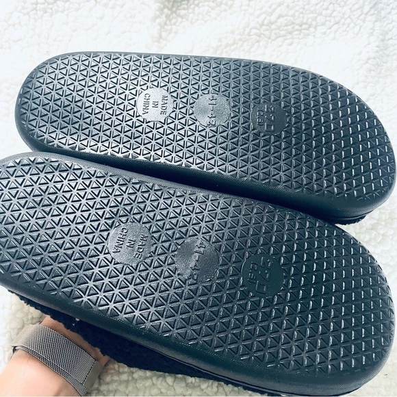 👻NWT Ghost Face Fleece Slippers – Scream Movie Lovers – Size US 7-7.5 Halloween - Picture 4 of 9